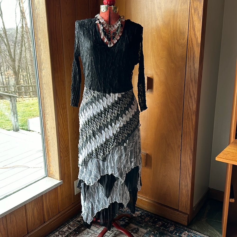 Gorgeous Black & White Lace with Pleats zig zag asymmetrical Dress M Sz 8-10